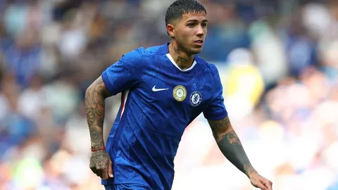 “老将难敌强敌？皇马疑阿拉巴伯纳乌生涯遇挑战”